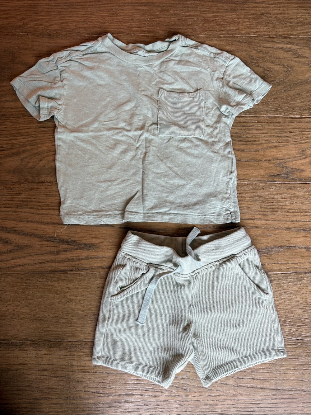 H&M Kids Short Sleeve Tee and Shorts Set in Sage Green